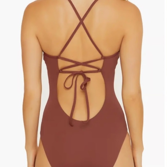 BECCA one piece - Picture 2 of 6